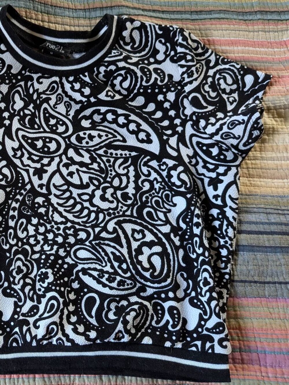 rue21 Paisley Print Short Sleeve Top